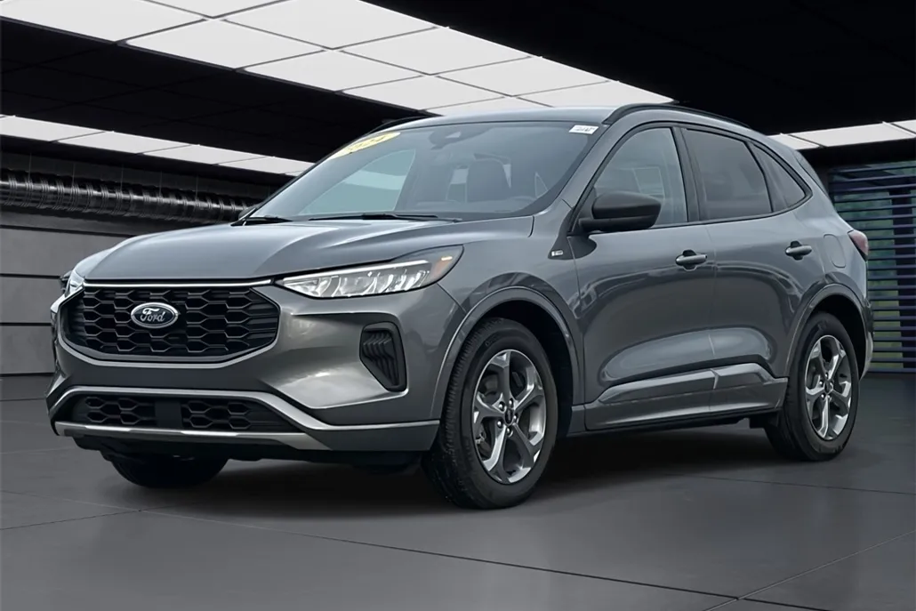 2024 Ford Escape ST-Line photo 1
