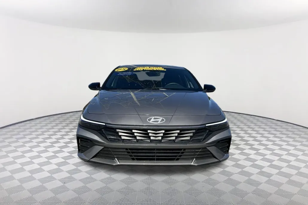 2025 Hyundai Elantra SEL Sport photo 1