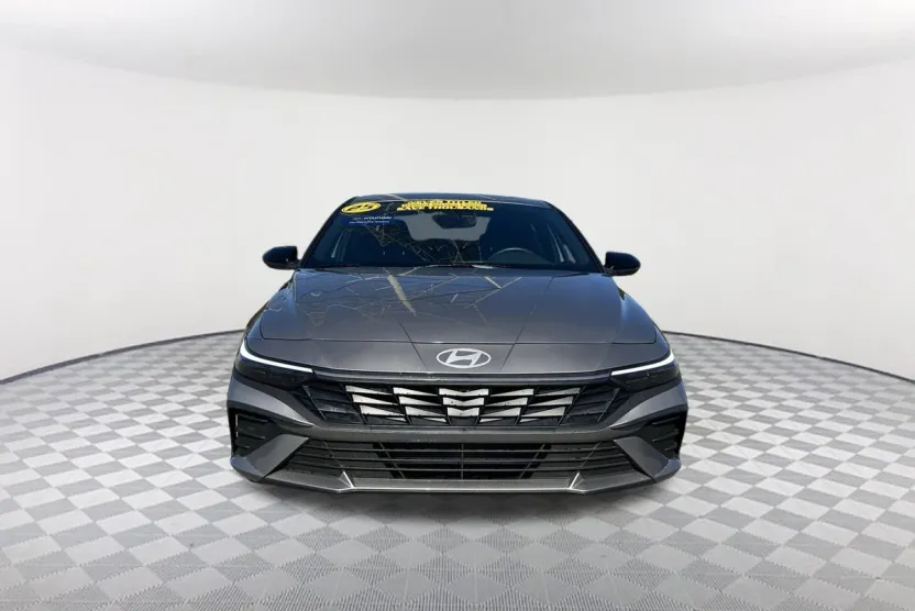 2025 Hyundai Elantra SEL Sport photo 1