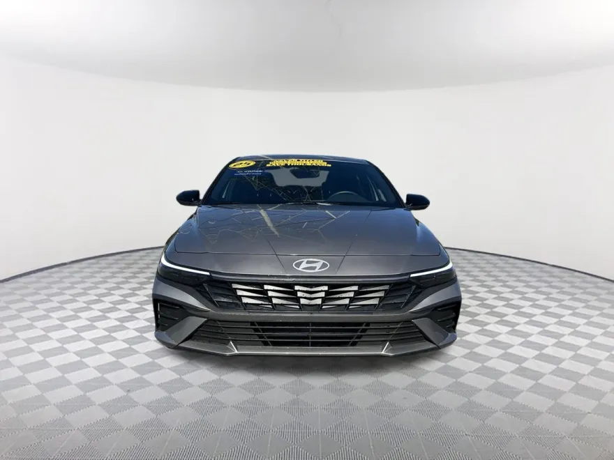 2025 Hyundai Elantra SEL Sport photo 1