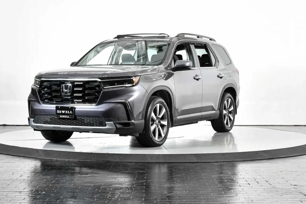2025 Honda Pilot Touring photo 1