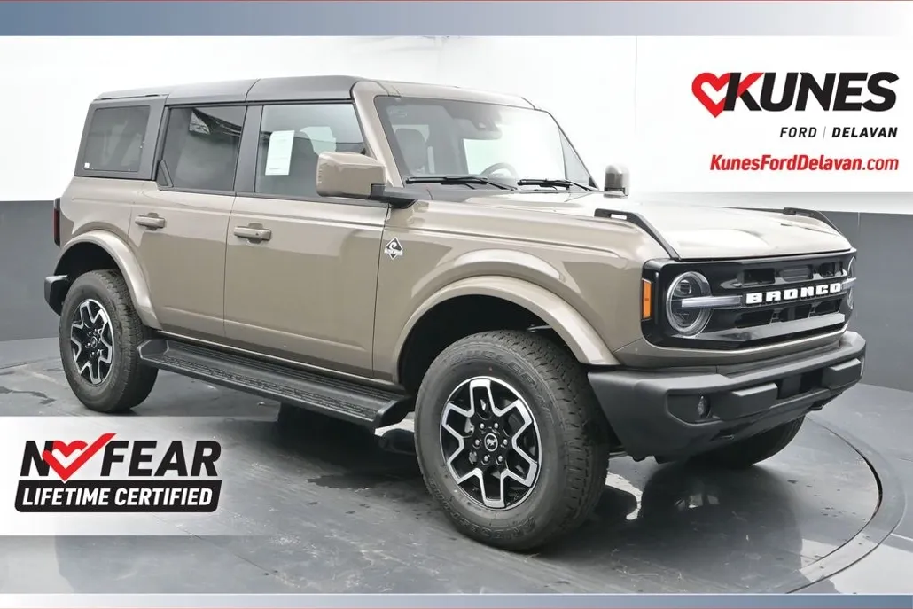 2025 Ford Bronco Outer Banks photo 1