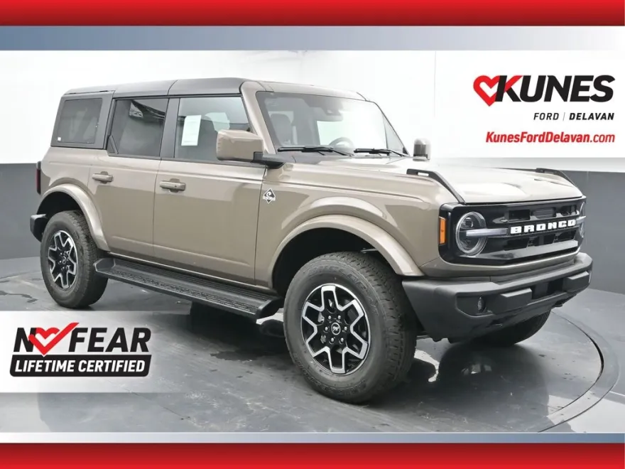 2025 Ford Bronco Outer Banks photo 1