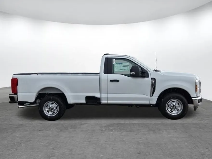 2025 Ford F-250 photo 2