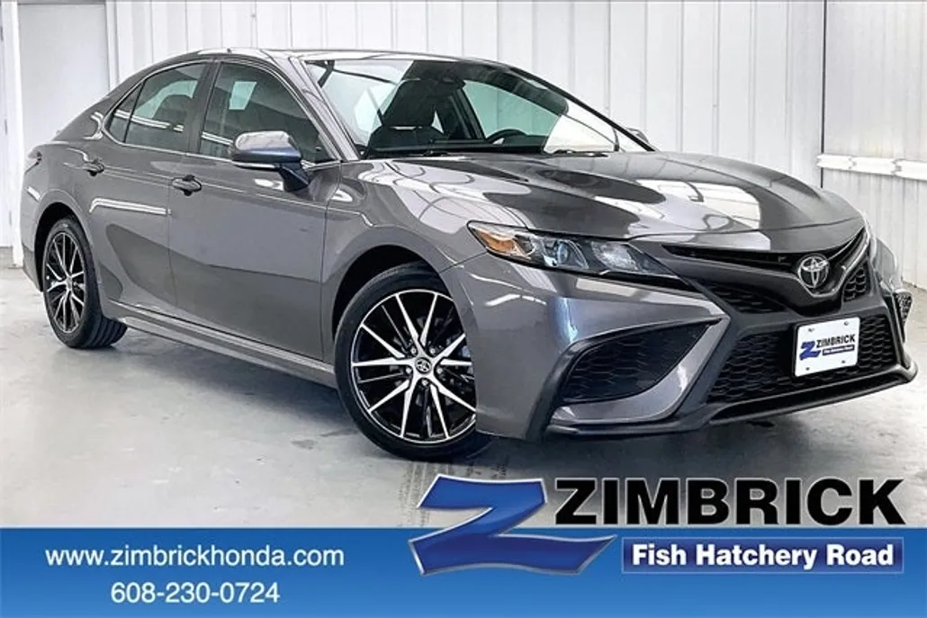 2022 Toyota Camry SE photo 1