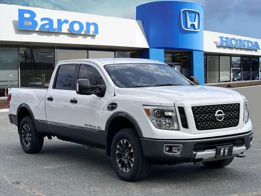 2017 Nissan Titan PRO-4X photo 1