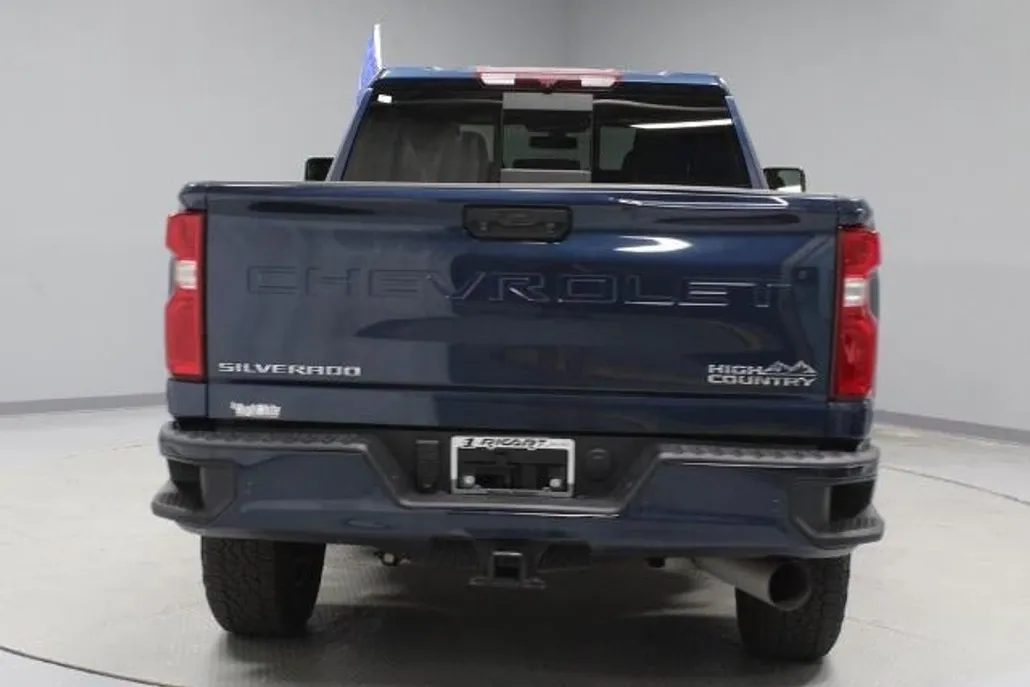 2022 Chevrolet Silverado 3500HD High Country photo 1