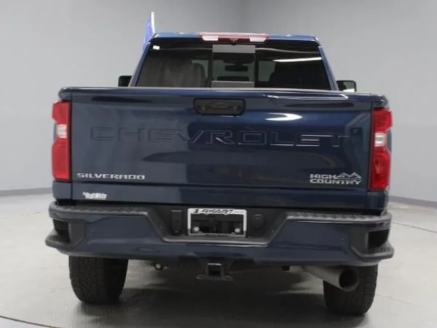 2022 Chevrolet Silverado 3500HD High Country photo 1