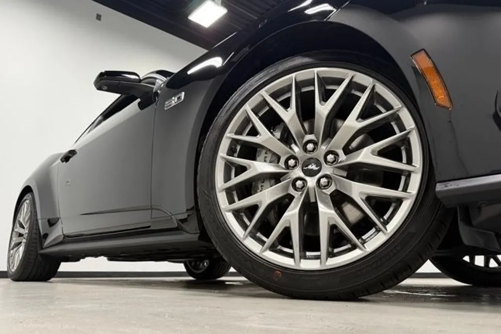 2025 Ford Mustang GT Premium photo 1