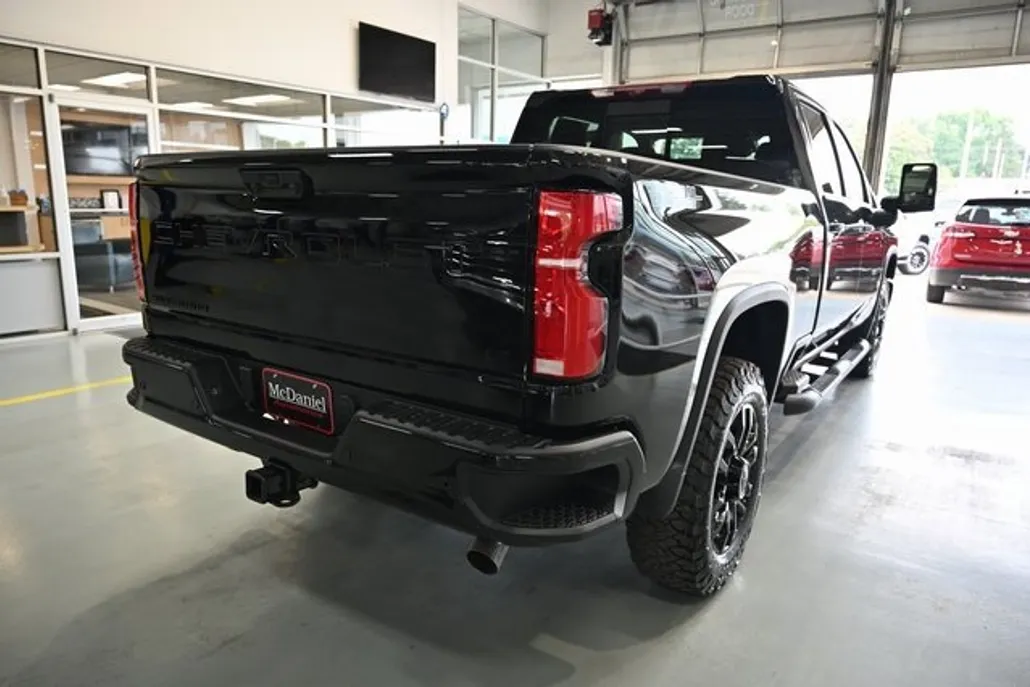 2025 Chevrolet Silverado 2500HD LT photo 1