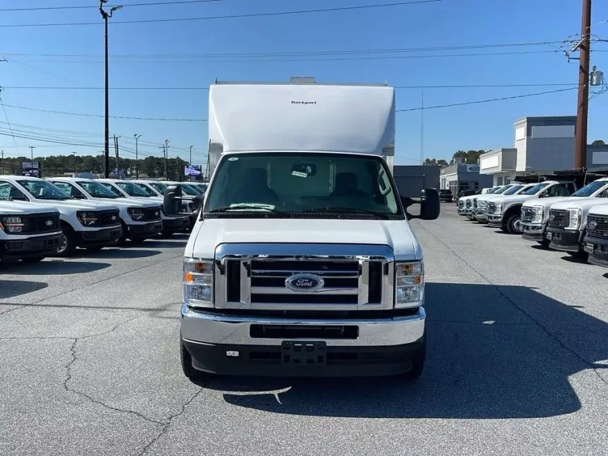2025 Ford E-350 photo 1