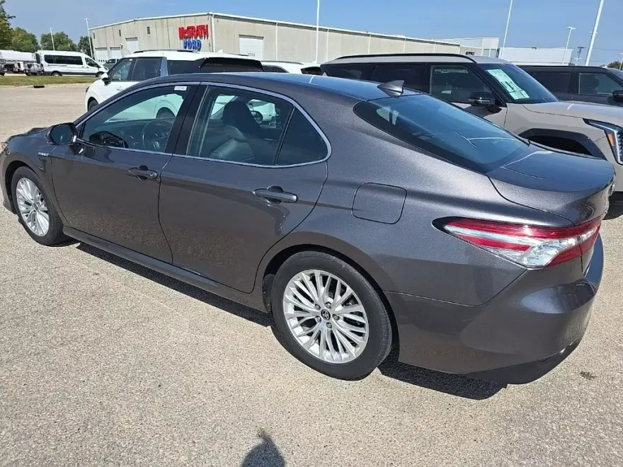 2020 Toyota Camry Hybrid XLE photo 1