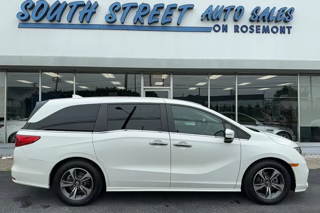 2018 Honda Odyssey Touring photo 1