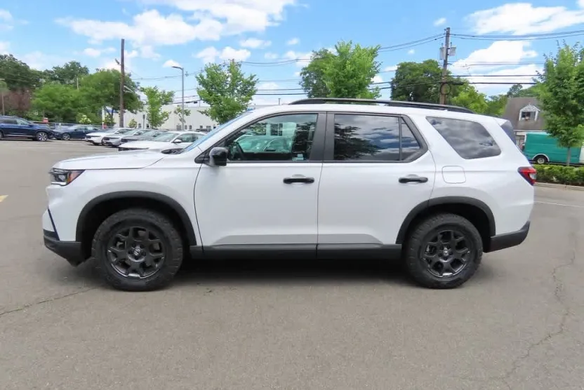 2025 Honda Pilot TrailSport photo 1