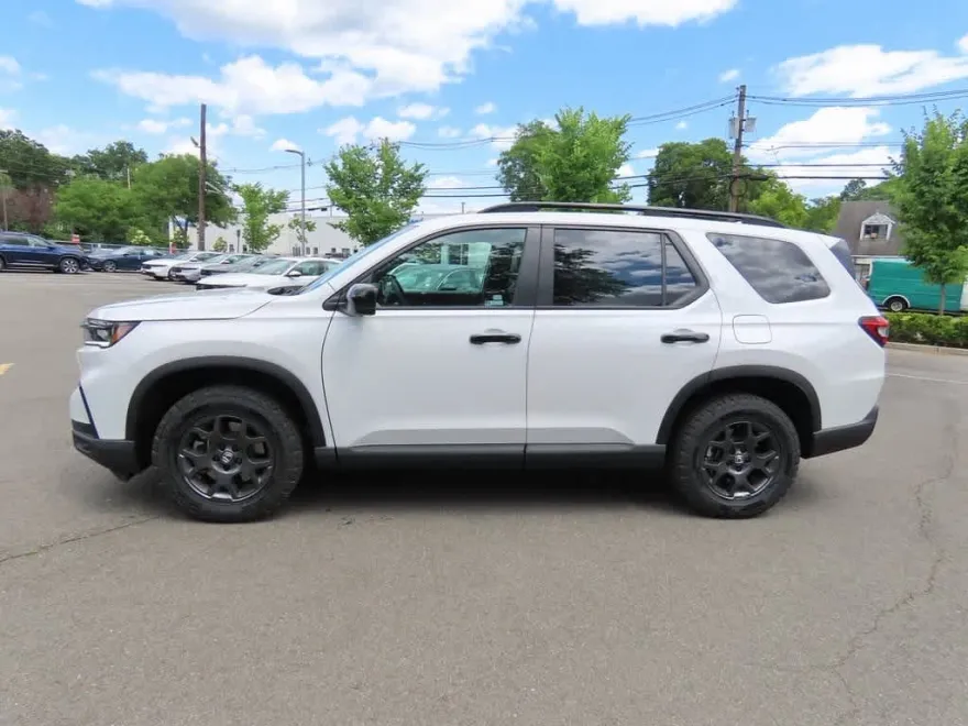 2025 Honda Pilot TrailSport photo 1