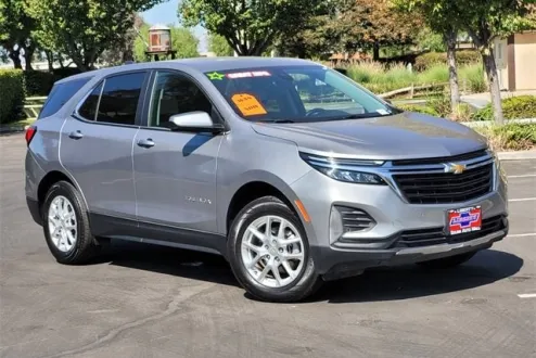 2024 Chevrolet Equinox LT photo 2