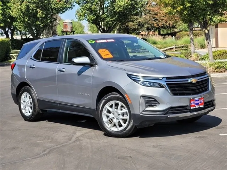 2024 Chevrolet Equinox LT photo 2