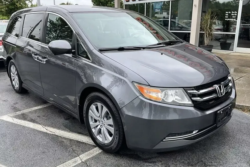 2017 Honda Odyssey SE photo 1