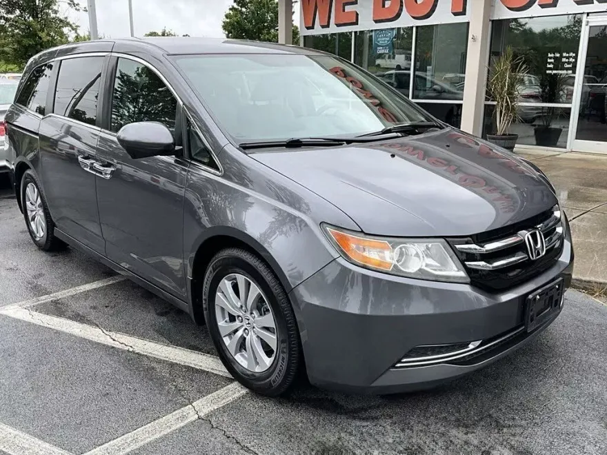 2017 Honda Odyssey SE photo 1