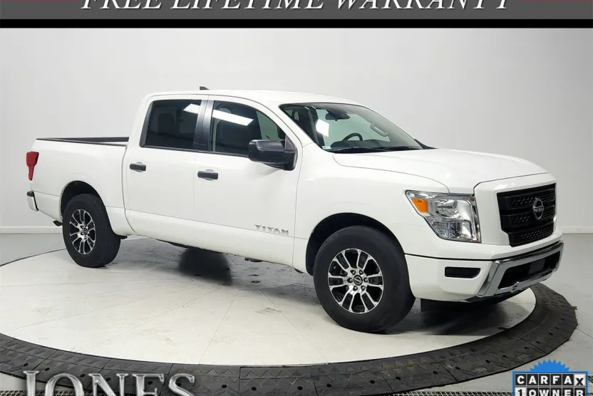 2023 Nissan Titan SV photo 1