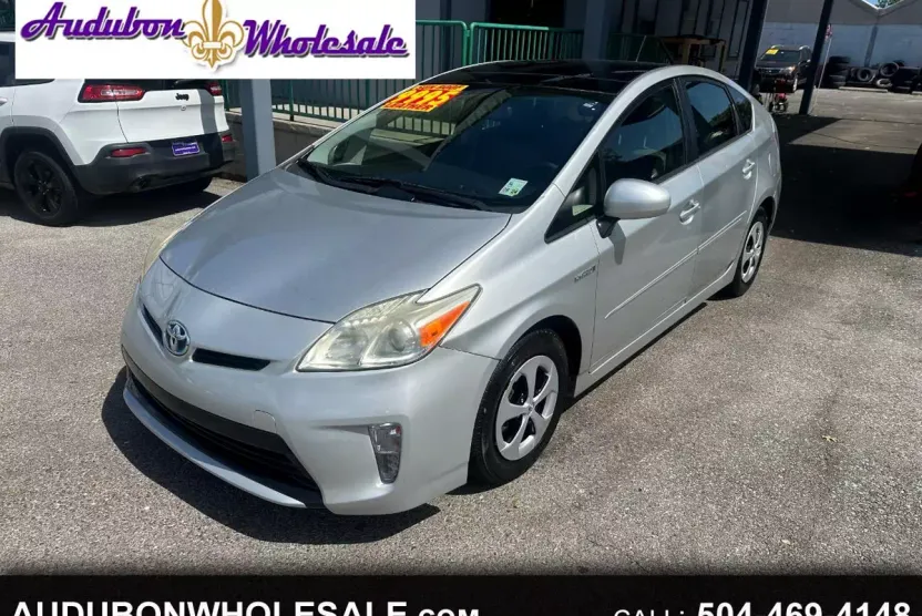 2014 Toyota Prius Three photo 1