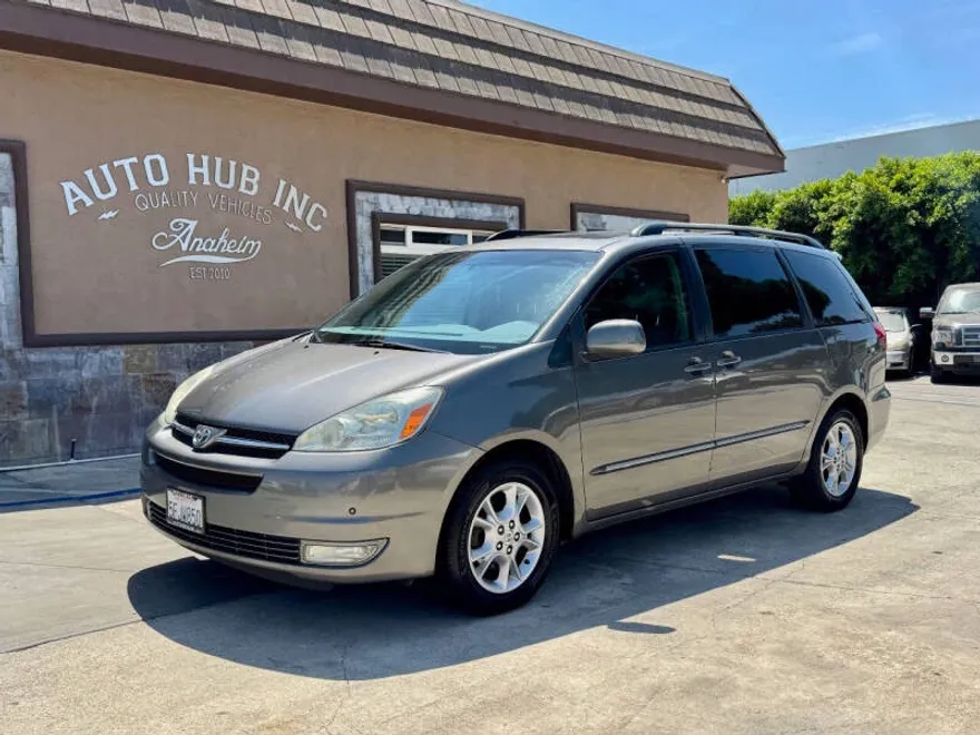 2004 Toyota Sienna XLE Limited photo 1