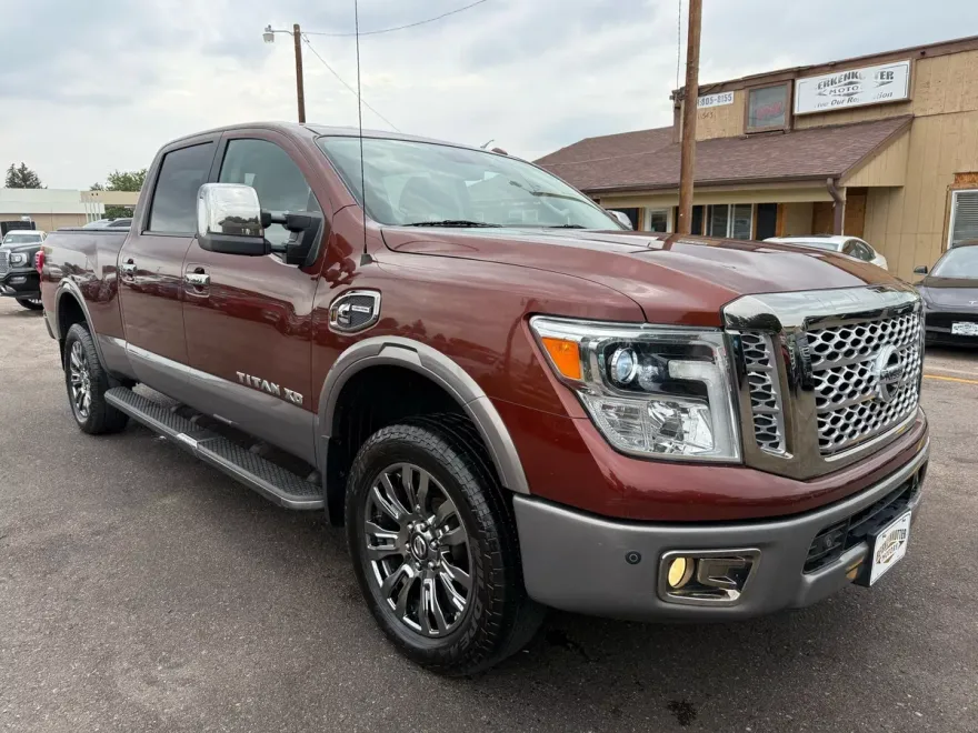 2017 Nissan Titan Platinum Reserve photo 1