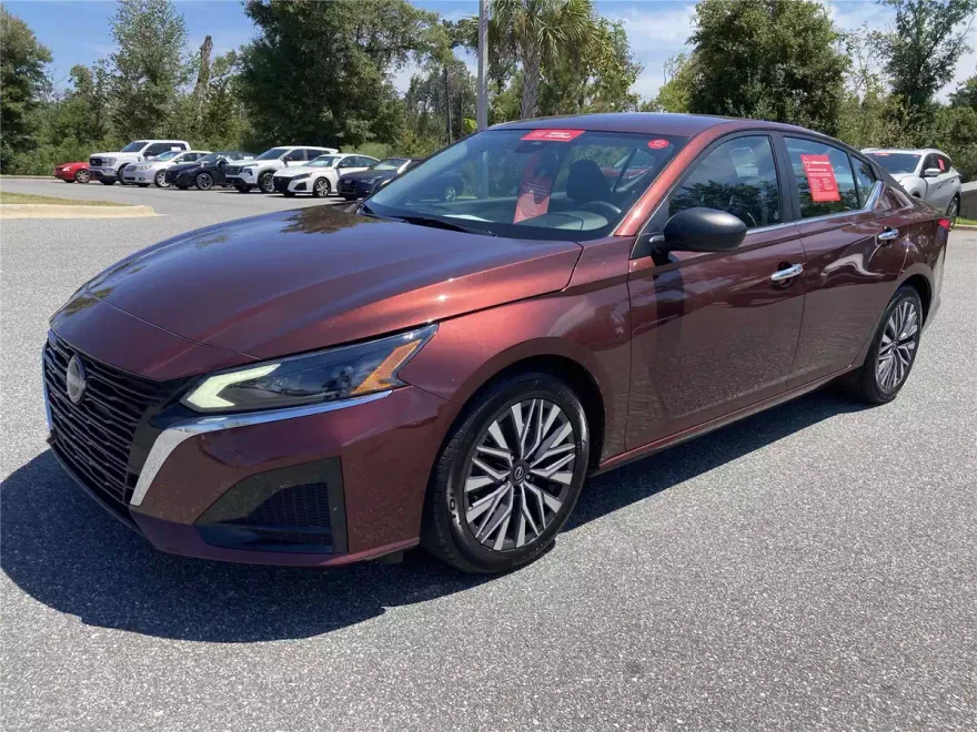 2024 Nissan Altima 2.5 SV photo 2