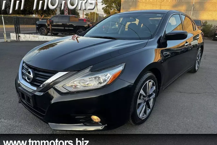 2017 Nissan Altima 2.5 SV photo 1