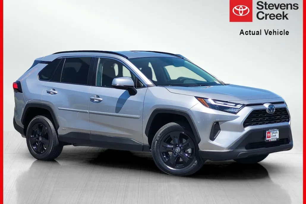 2023 Toyota RAV4 Hybrid LE photo 1