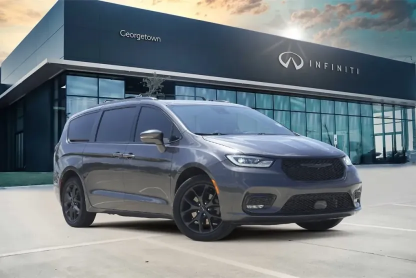 2022 Chrysler Pacifica Touring L photo 1