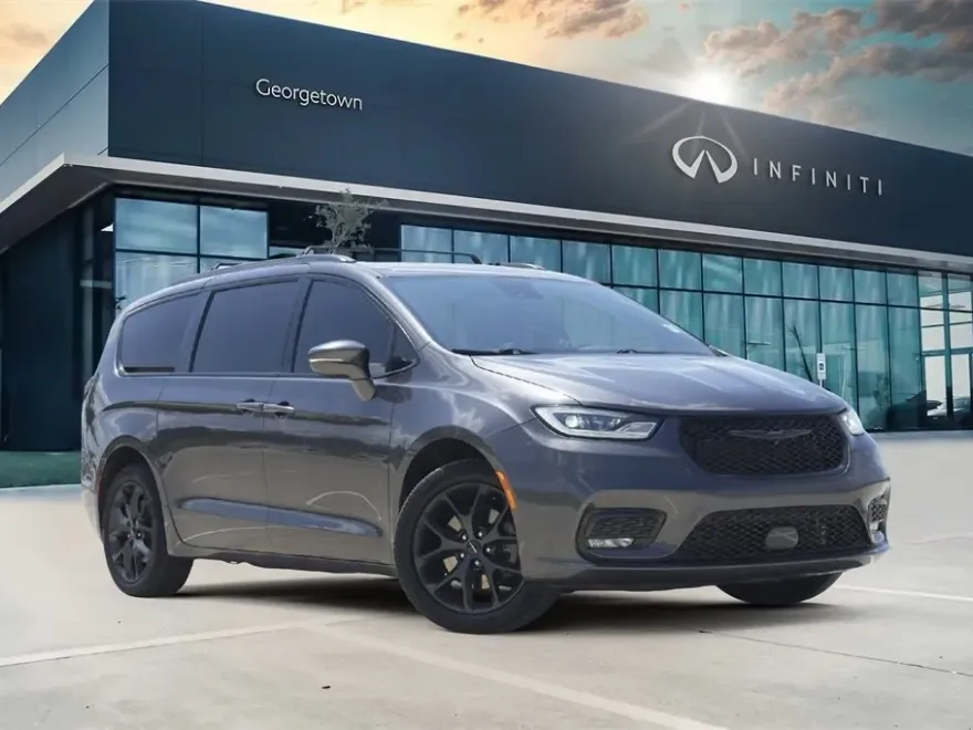 2022 Chrysler Pacifica Touring L photo 1