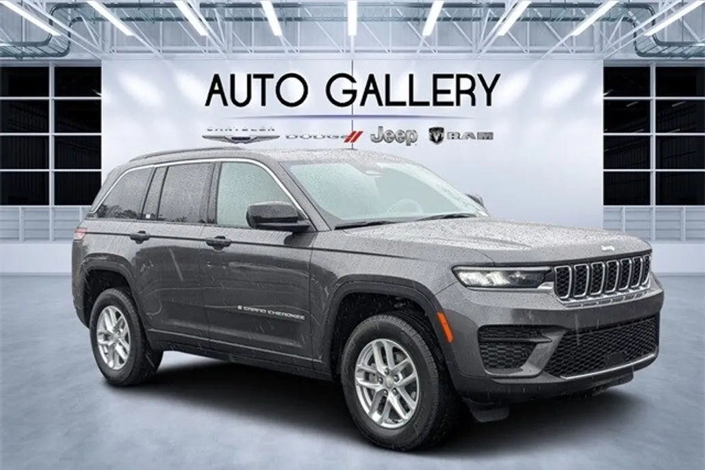 2025 Jeep Grand Cherokee Laredo photo 1