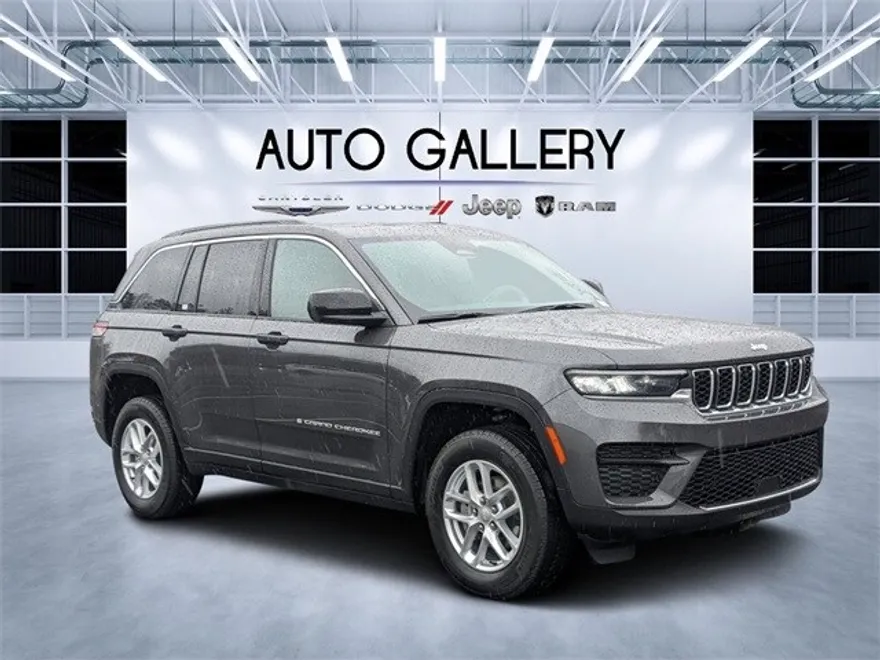 2025 Jeep Grand Cherokee Laredo photo 1