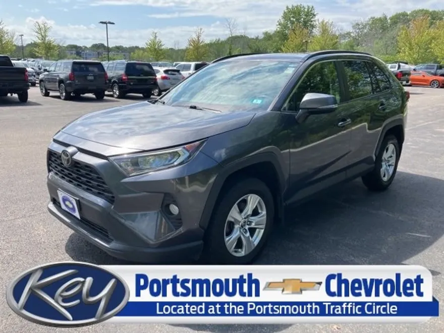 2020 Toyota RAV4 XLE photo 1