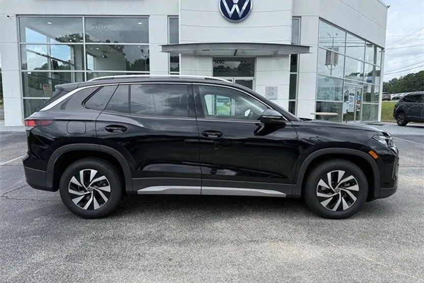 2025 Volkswagen Tiguan S photo 1