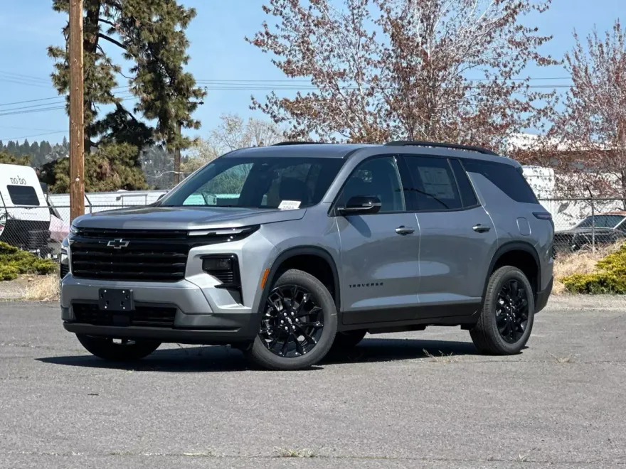 2025 Chevrolet Traverse photo 1