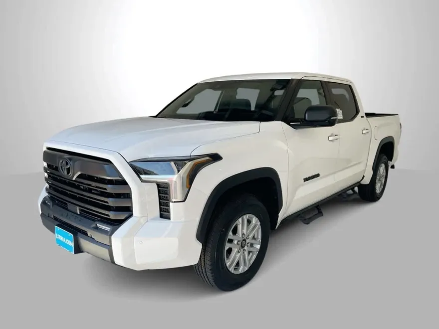 2025 Toyota Tundra SR5 CrewMax photo 1