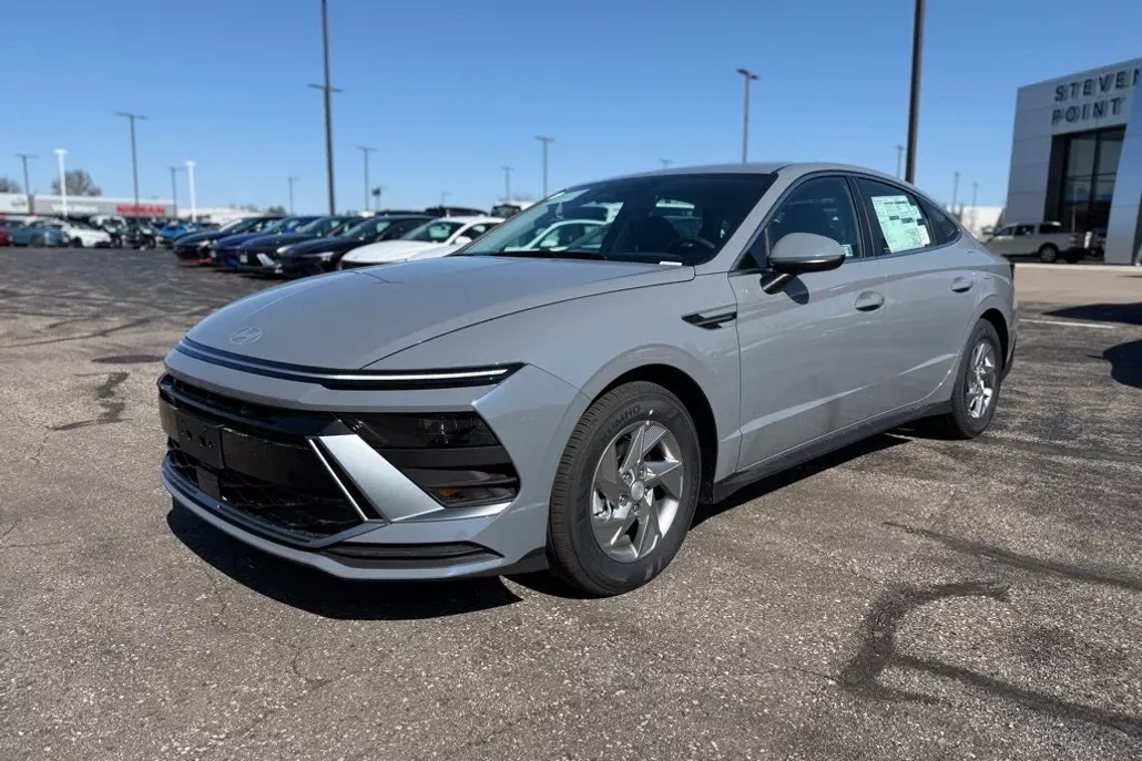 2025 Hyundai Sonata SE photo 1
