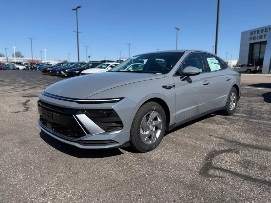 2025 Hyundai Sonata SE photo 1