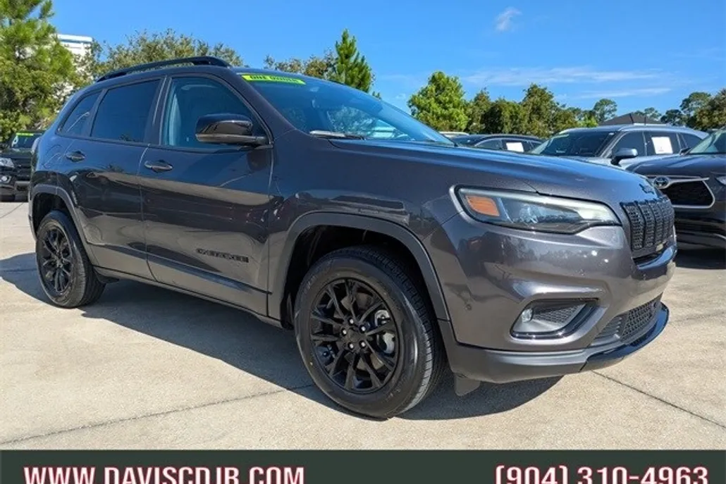 2023 Jeep Cherokee Altitude photo 1