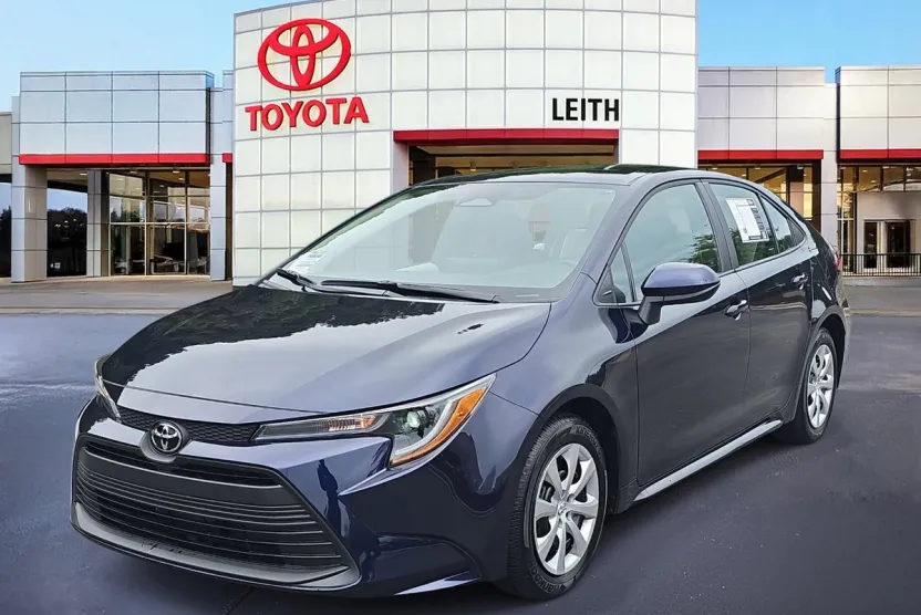 2025 Toyota Corolla LE photo 1