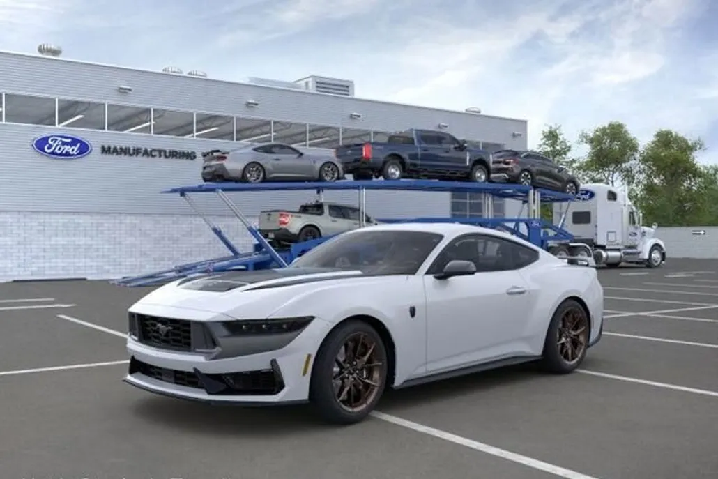 2025 Ford Mustang Dark Horse photo 1