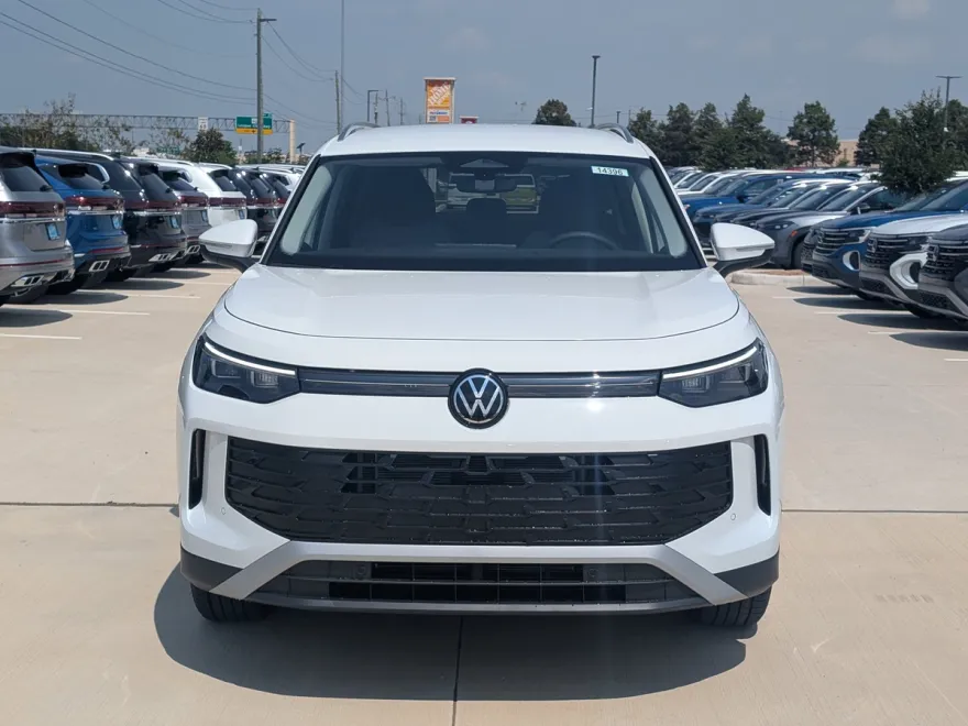 2025 Volkswagen Tiguan S photo 1