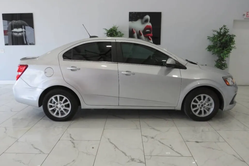 2017 Chevrolet Sonic LT photo 1