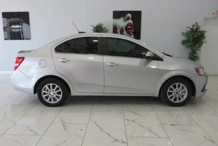 2017 Chevrolet Sonic LT photo 1