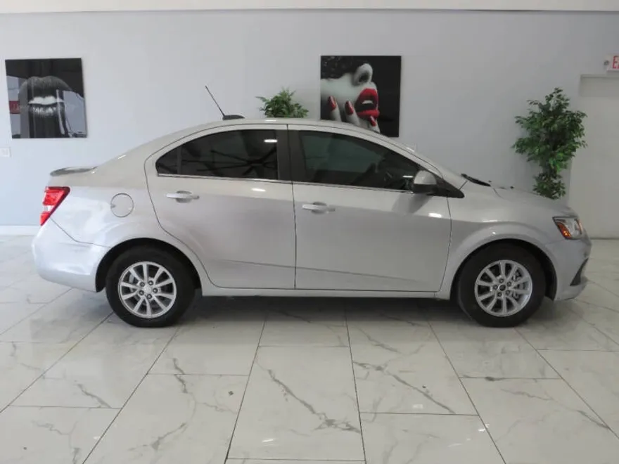 2017 Chevrolet Sonic LT photo 1