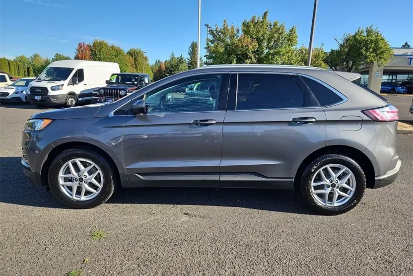 2023 Ford Edge SEL photo 1