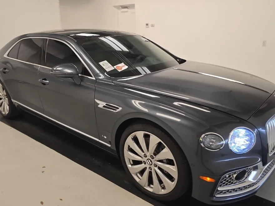 2022 Bentley Flying Spur V8 photo 1