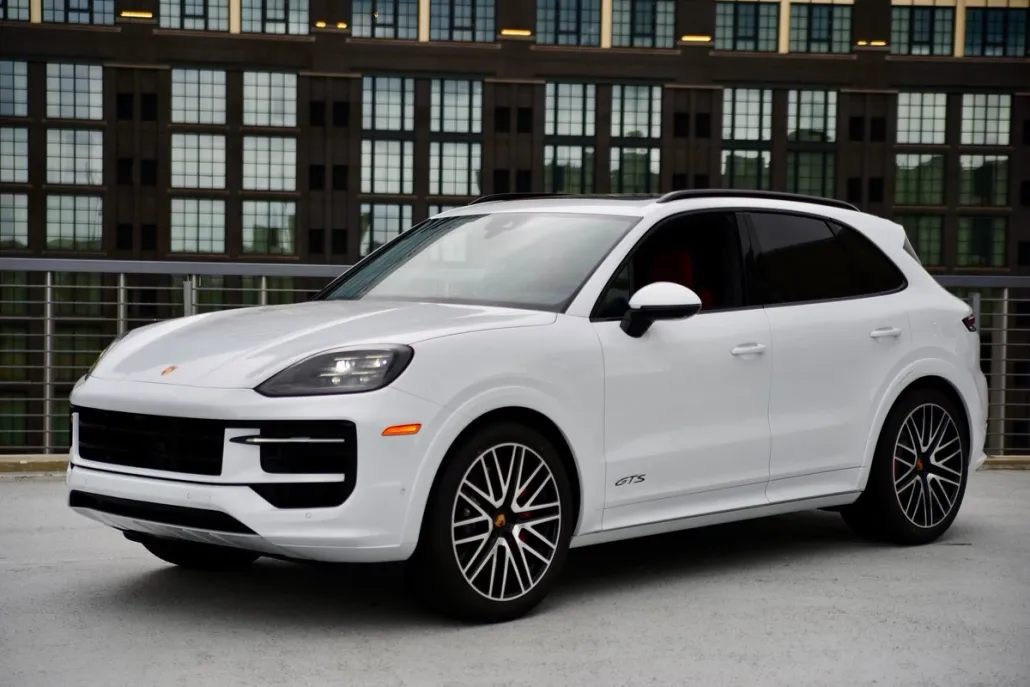 2026 Porsche Cayenne GTS photo 1